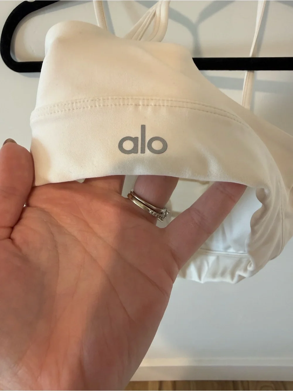ALO Yoga Cream Wireless Bralette Sports Bra Womens Medium Athletic Sporty